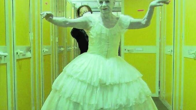La favola bella e geniale di Lindsay Kemp in un film che lo fa volare libero sulla città