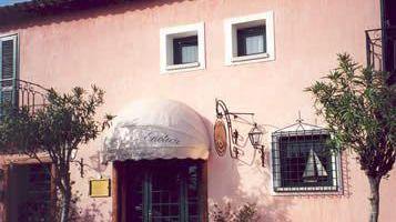 L&#146;ingresso del ristorante Giovannino a Porto Rotondo     
