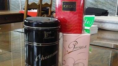 Confezioni di profumo sequestrate dalla Guardia di Finanza