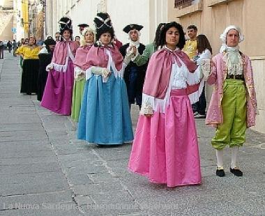 Una delle sfilate per Sa die de sa Sardigna 