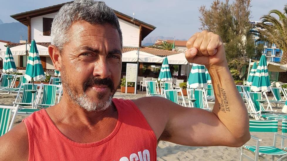 Lo strano caso di Andrea Bertelloni il bagnino che si è salvato da solo