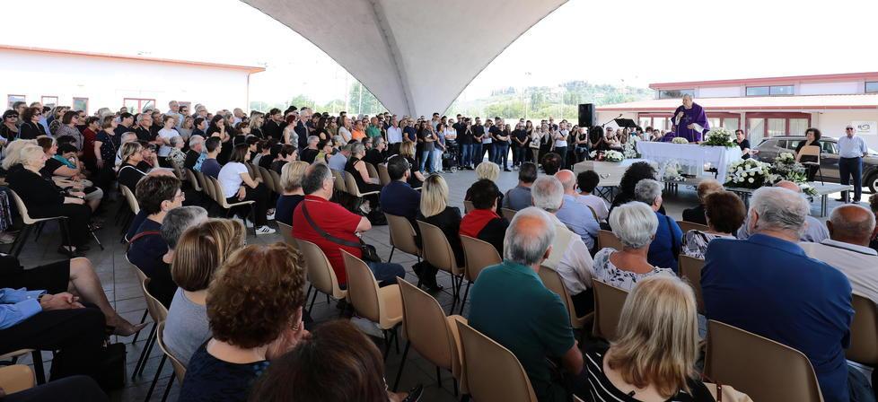 «Ciao Andrea, sei stato un esempio per tutti» Folla all’addio a Marmugi 