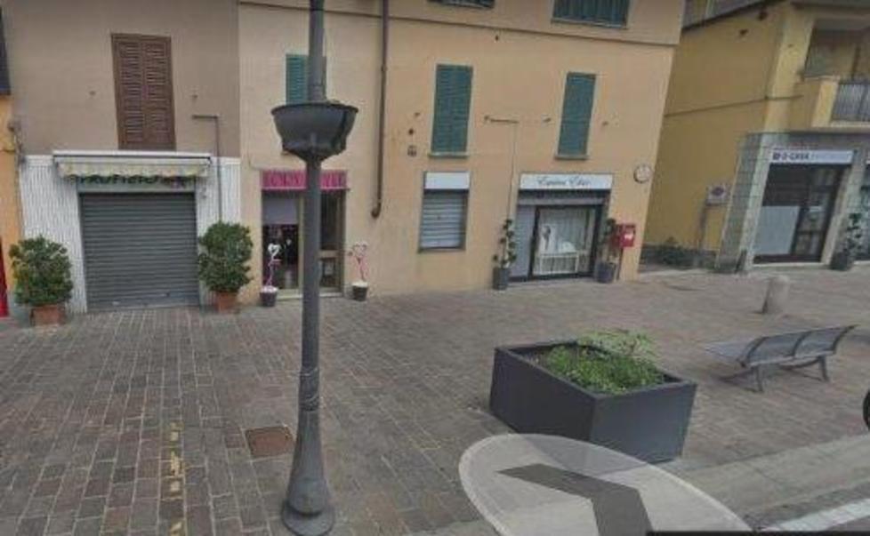 La sede della Kemy Plast srl a Bollate corrisponde a un negozio di parrucchiere 