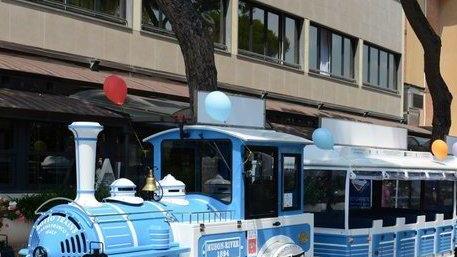 Trenino turistico bus per la discoteca e navette a chiamata