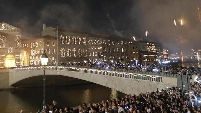 In trecento schiacciati al centro di Ponte di mezzo dalla folla della Luminara
