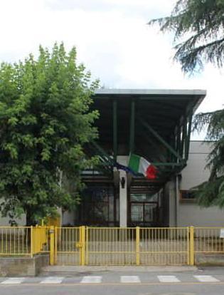 La scuola dell’infanzia infestata dai calabroni: resterà chiusa 2 giorni