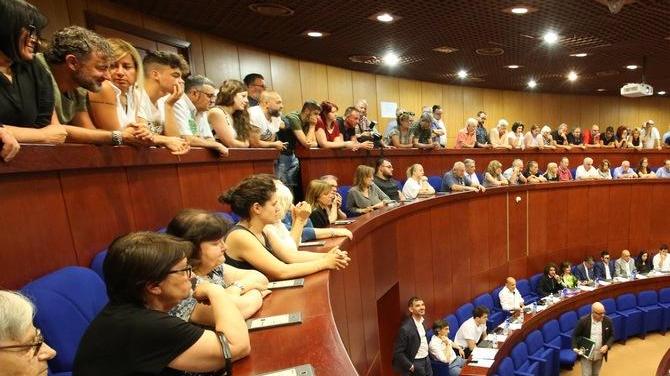 Debutta il nuovo consiglio comunale È iniziata l’era del Carroccio con Menani