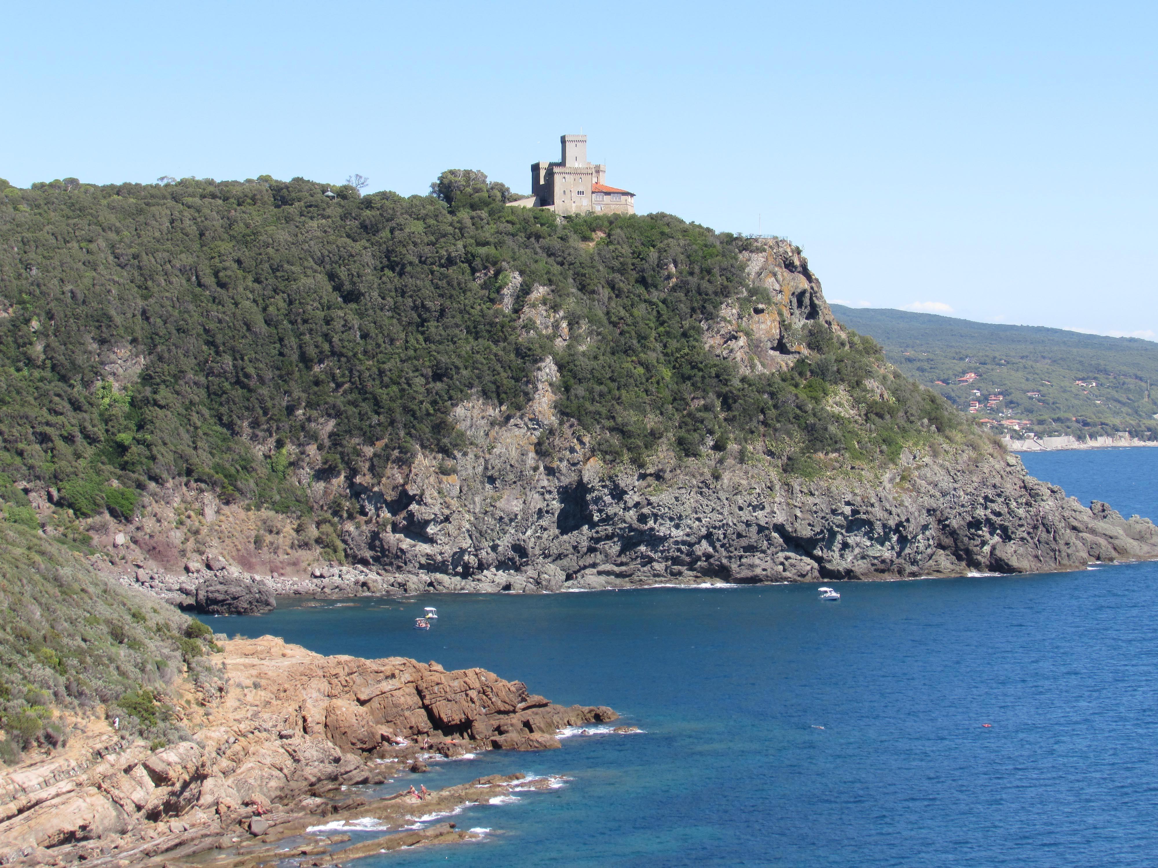 Sette spiagge per le vacanze nude in Toscana: è un business da decine di milioni di euro 