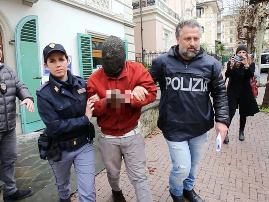 Uno dei nigeriani arrestati al termine dell'operazione Black Station