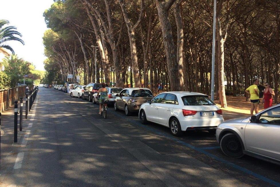 Parcheggi gratuiti a Marina di Cecina per i dipendenti dei negozi 