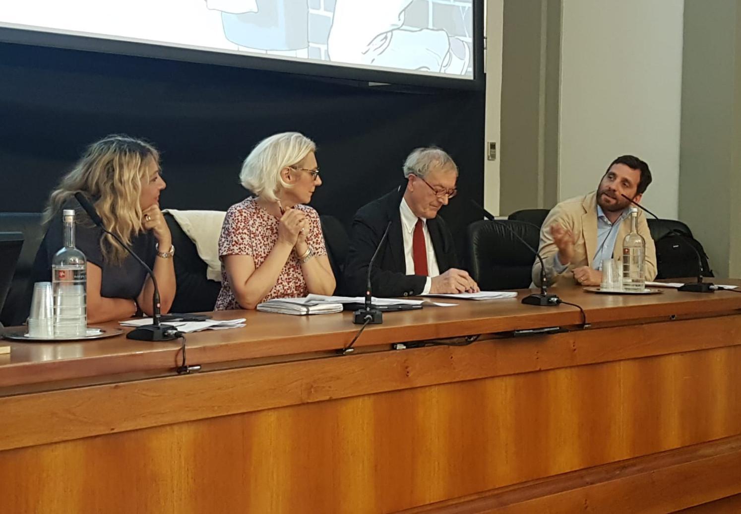 Il sindaco Tomasi (ultimo a destra) presenta la candidatura di Pistoia a capitale del libro