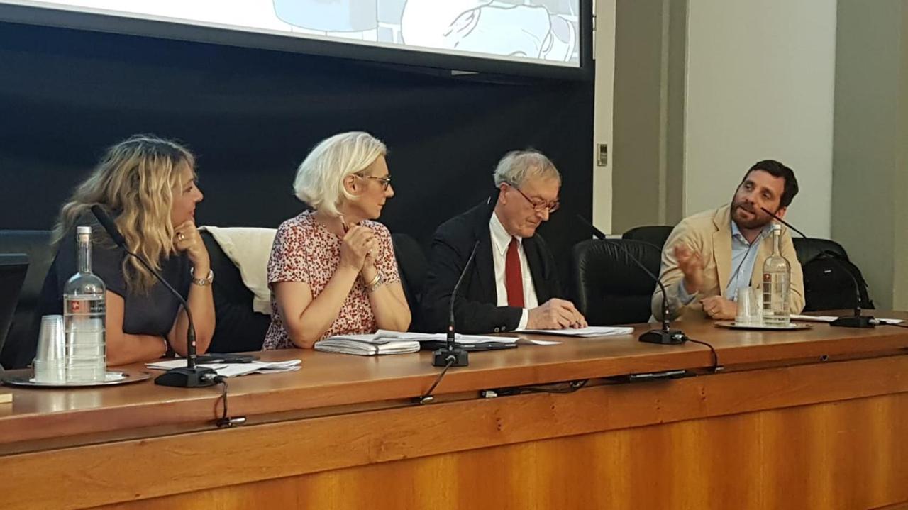 Il sindaco Tomasi (ultimo a destra) presenta la candidatura di Pistoia a capitale del libro