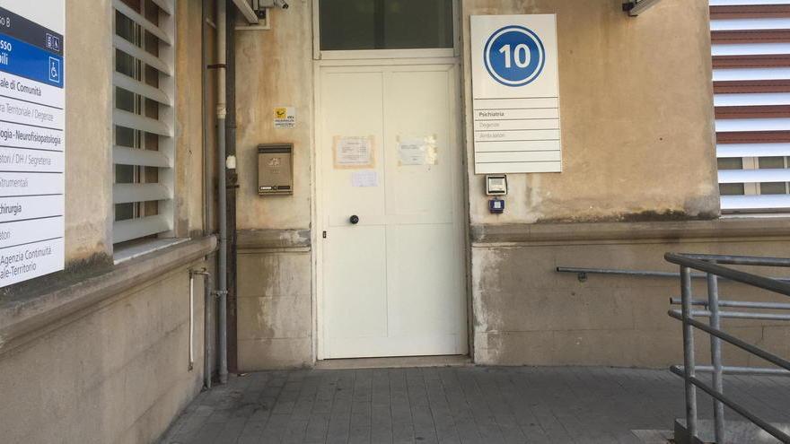 L'ingresso del reparto di psichiatria di Livorno