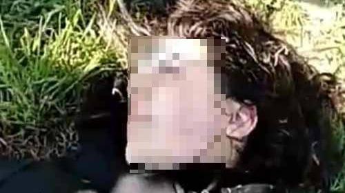 Un'immagine del video con la giovane bullizzata