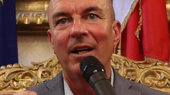 E Spinelli chiama Salvetti per chiedere un incontro