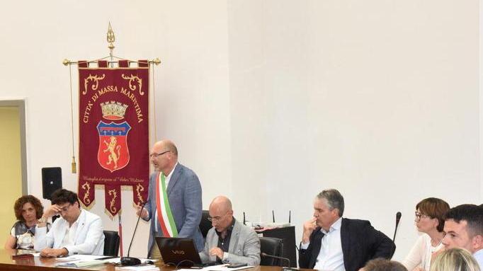Borelli dà i voti alla giunta «Troppe deleghe al sindaco»