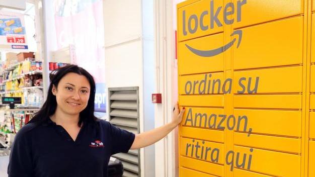Pane, vino e... pacchi Acquisti su Amazon ora si ritirano pure al supermarket