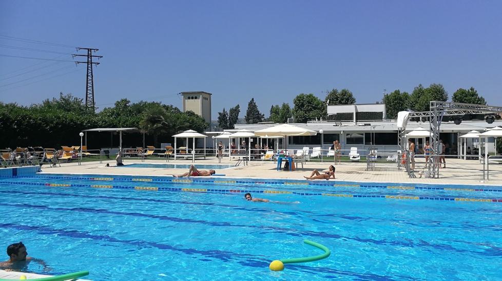 Tutti in piscina a Cà Marta Il caldo porta mille ingressi 