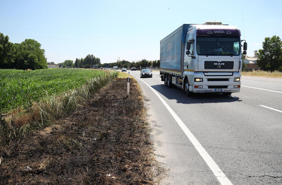 Romea, sterpaglie a fuoco 