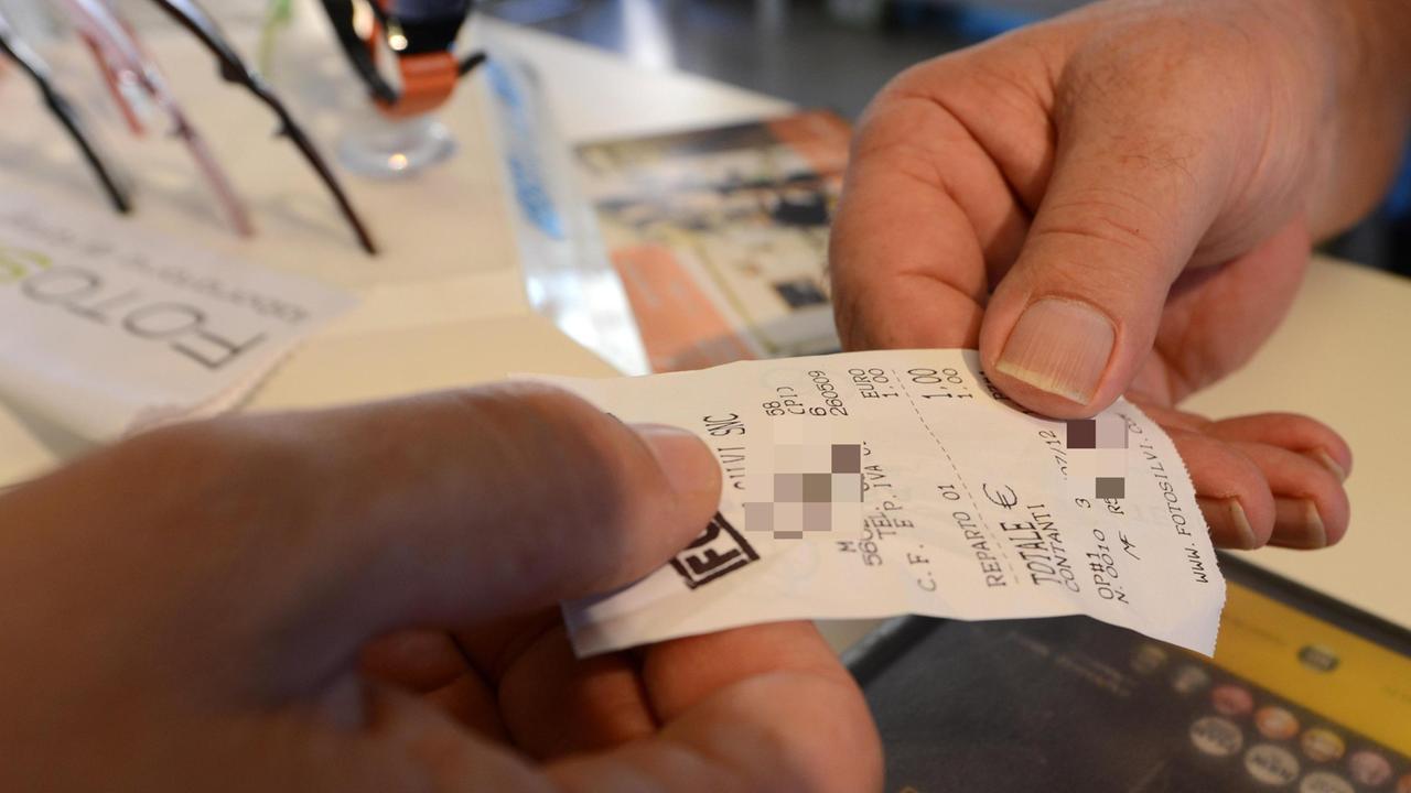 Scontrini, non più fiscali ma elettronici: ecco le novità per clienti e commercianti