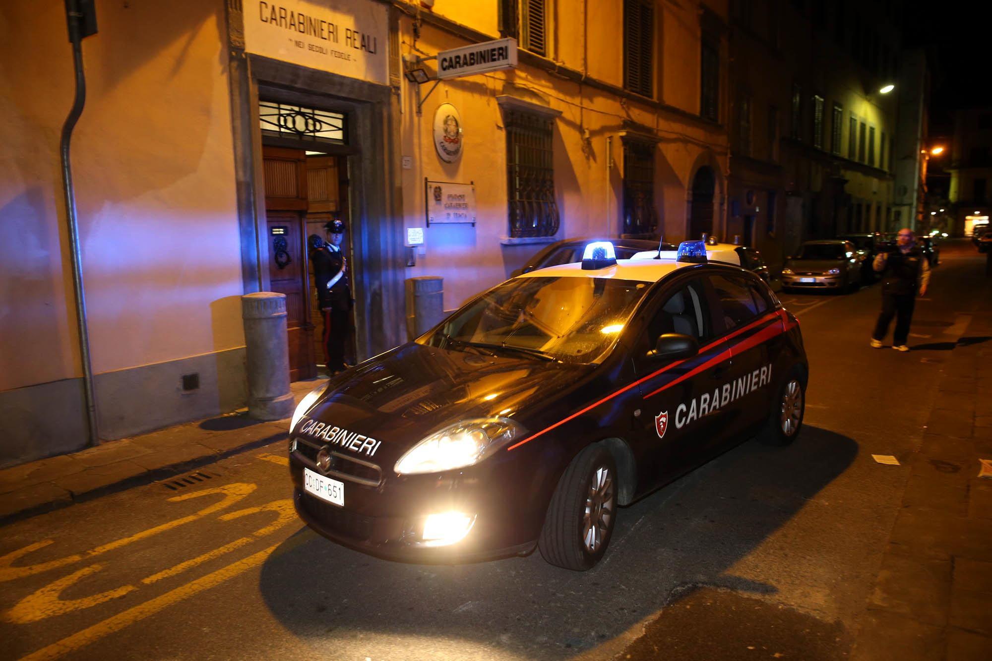 Una pattuglia dei carabinieri di Pescia (foto d'archivio)