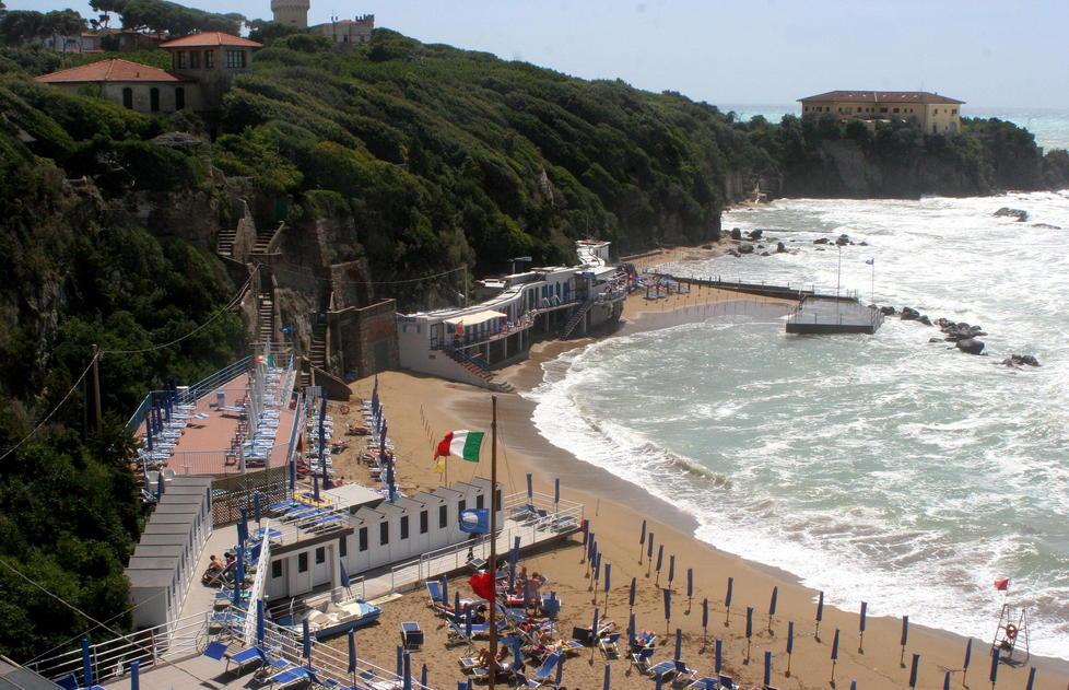 Ragazzino ferito al Quercetano, raccolta firme per l'ascensore sulla spiaggia 