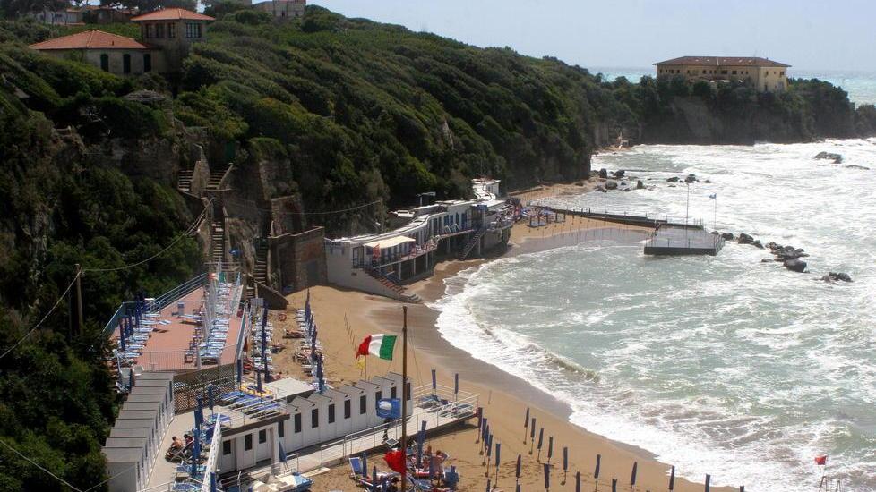Ragazzino ferito al Quercetano, raccolta firme per l'ascensore sulla spiaggia