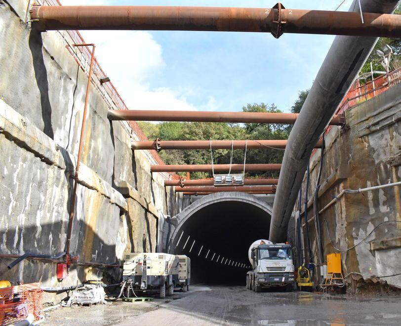 L’estate dei cantieri su strade e ferrovie: la costa teme la fuga dal mare dei toscani