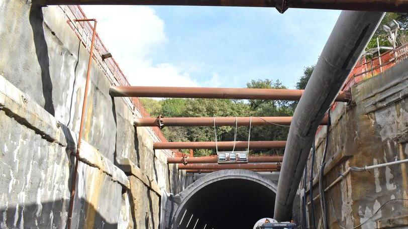 L’estate dei cantieri su strade e ferrovie: la costa teme la fuga dal mare dei toscani
