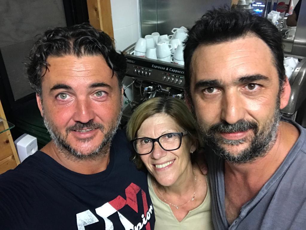 Muore a 62 anni storica barista: «Addio mamma, hai lottato come una leonessa» 