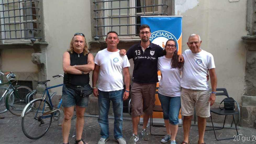 Stalli per disabili, nuova protesta davanti al palazzo comunale
