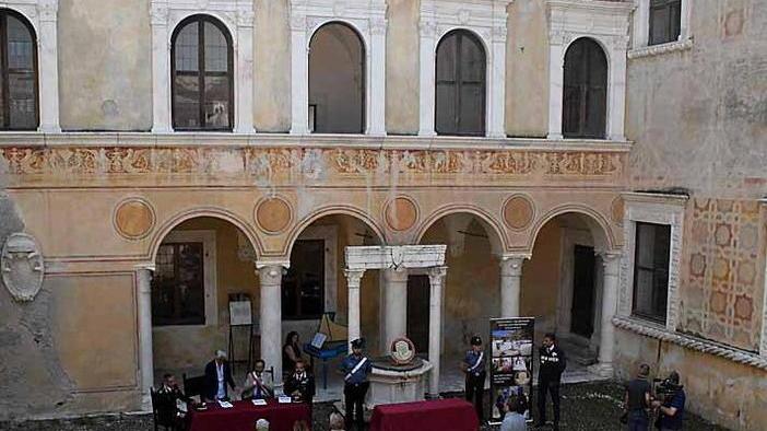 Un pugnale trafugato allo Stibbert e il maxi furto dell’80 alla Rocca