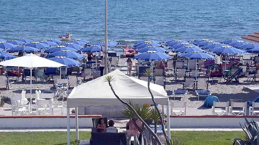 Principe, dove la spiaggia cresce e ci sono sculture e una biblioteca