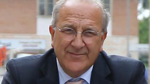 Il consigliere: le aiuole devono essere curate
