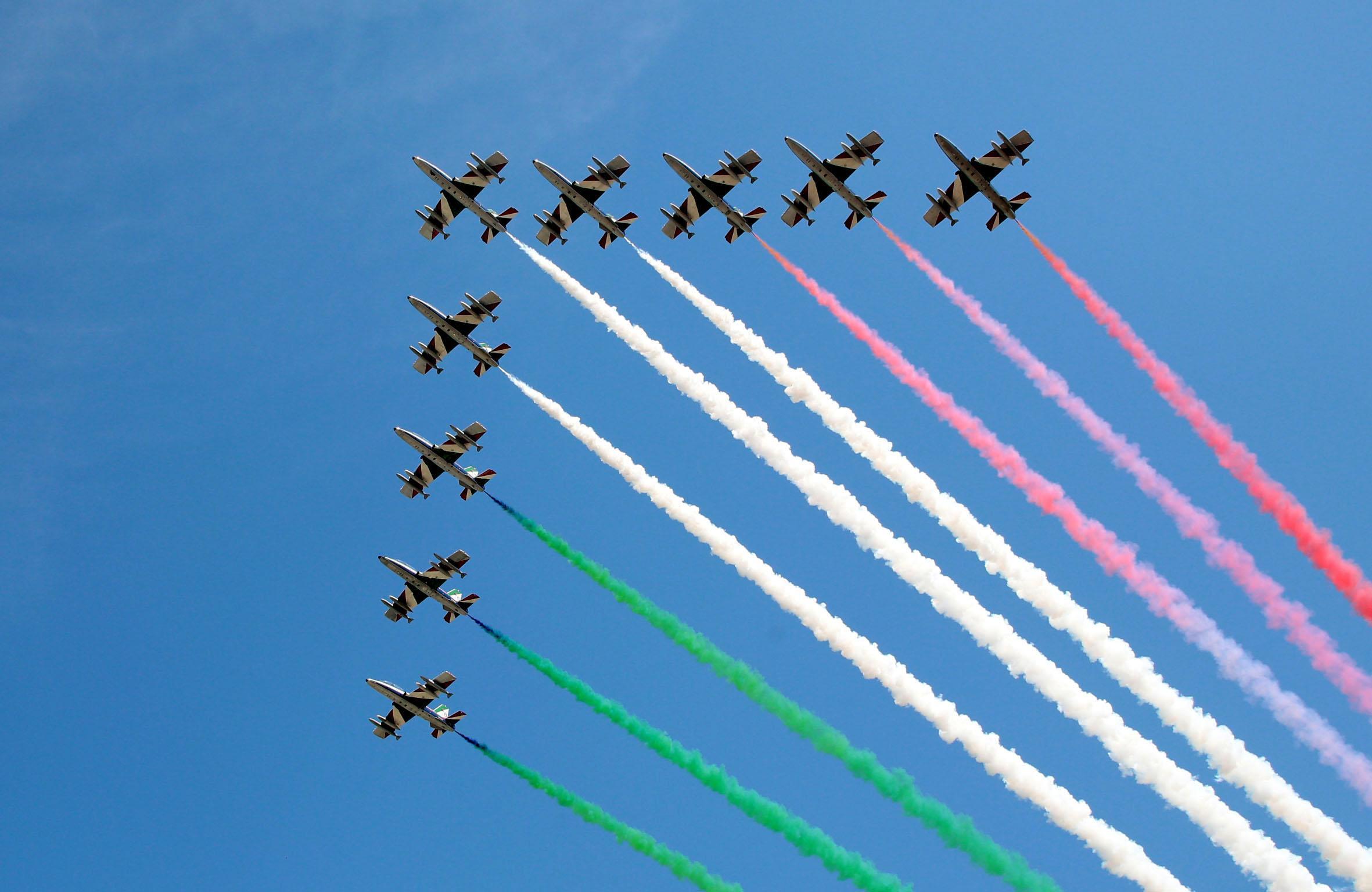 Modena, le Frecce Tricolori omaggiano la città