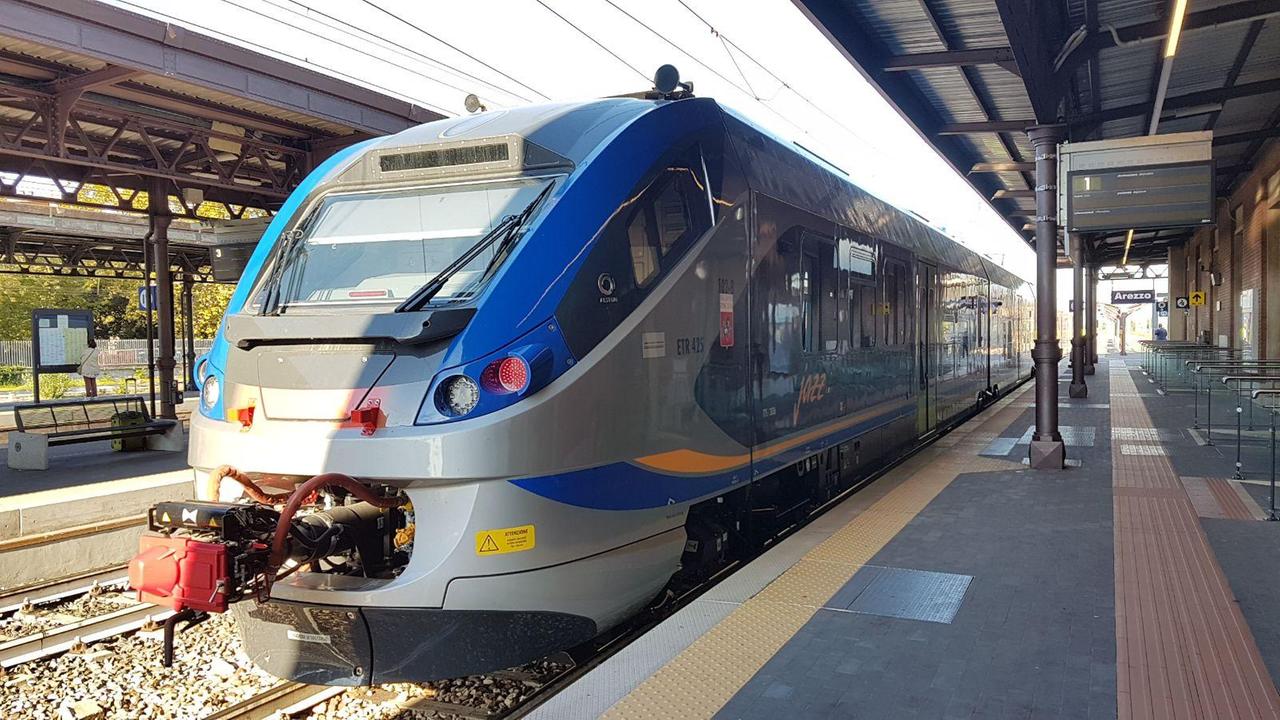 "Basta inchini dei regionali ai treni dell'alta velocità": Regione e pendolari scrivono a Toninelli
