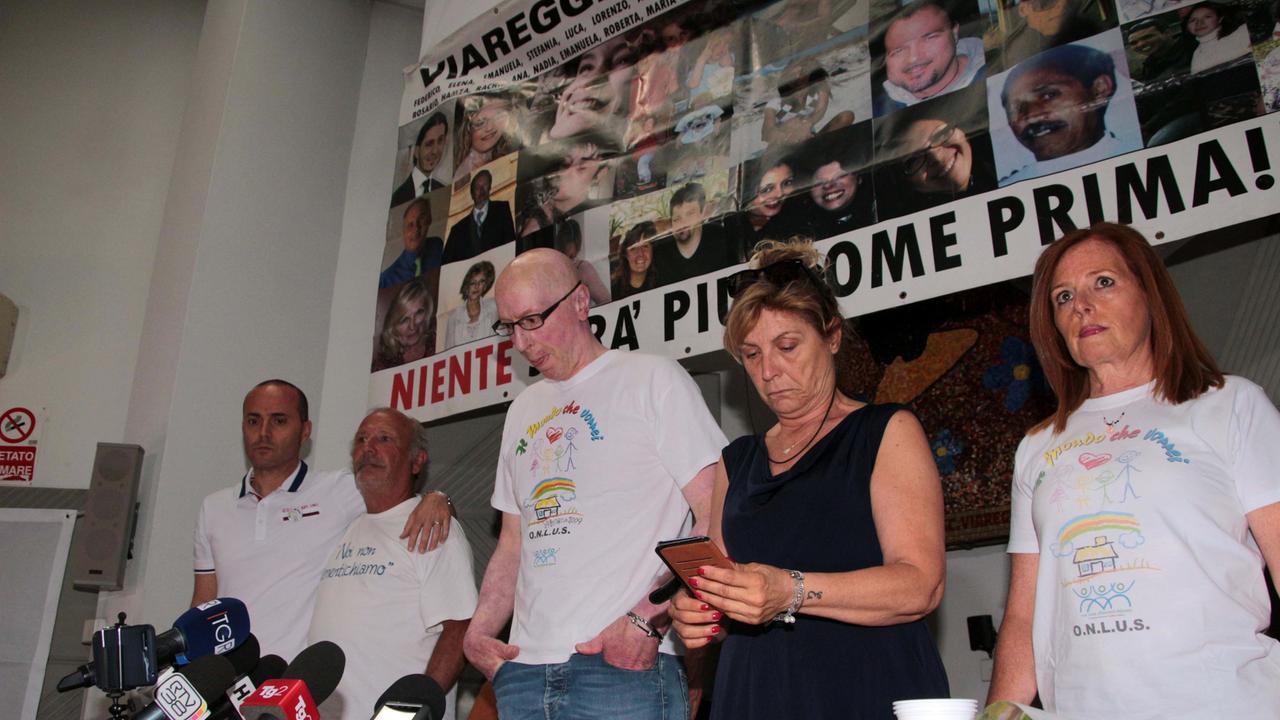 La conferenza stampa dei familiari delle vittime della strage di Viareggio (foto CIURCA)