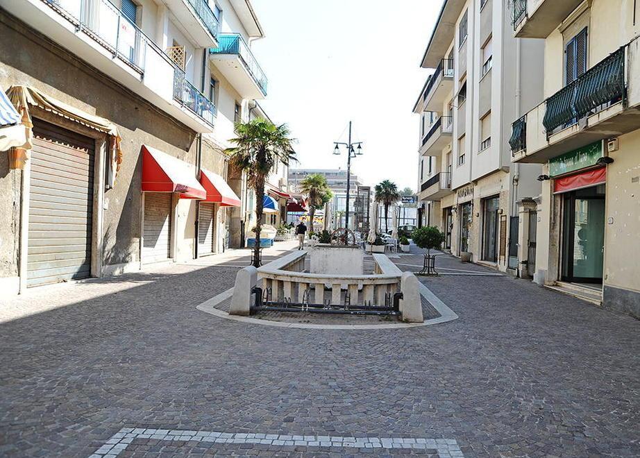 Rosignano, un negozio su due ha chiuso i battenti e il centro di Solvay si spopola 