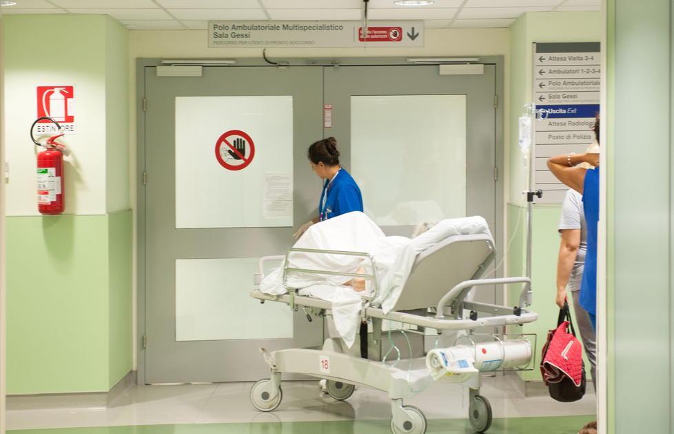 «Mancano 100 infermieri». Ma l’Asl non fa assunzioni 