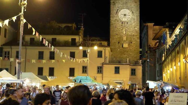 Stop alle auto in centro un’isola pedonale per famiglie e turisti