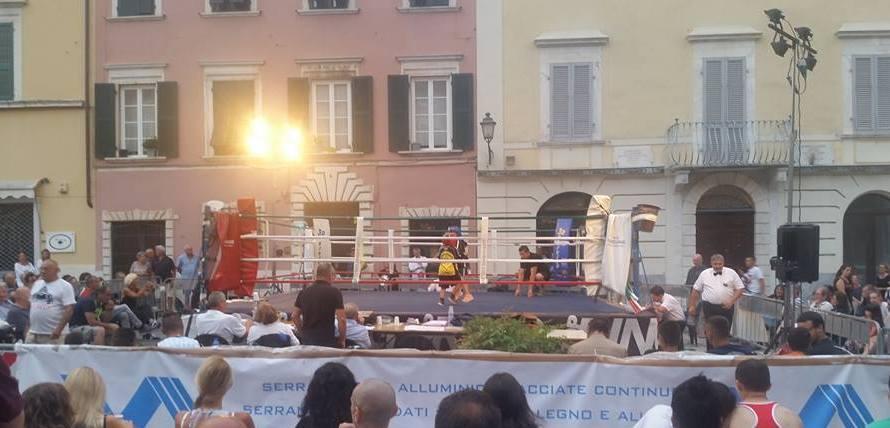 Ring e pugili in piazza Alberica, boxe protagonista nel fine settimana 