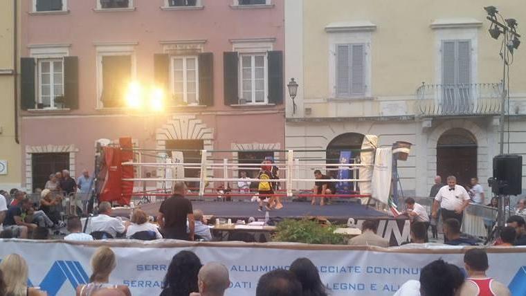 Ring e pugili in piazza Alberica, boxe protagonista nel fine settimana