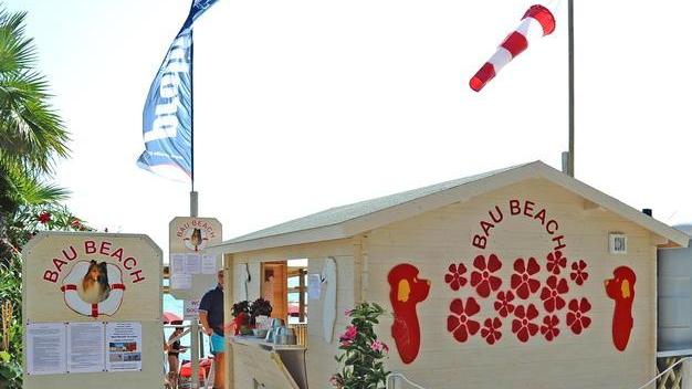 Dopo la protesta la spiaggia libera dei cani si allarga di altri 40 metri