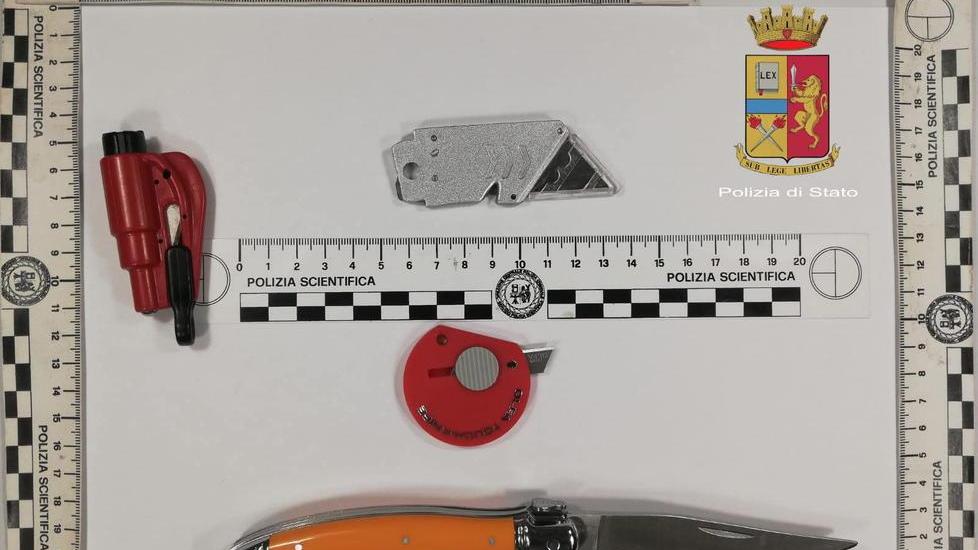 Sorpreso con gli arnesi usati per i furti: scatta la denuncia
