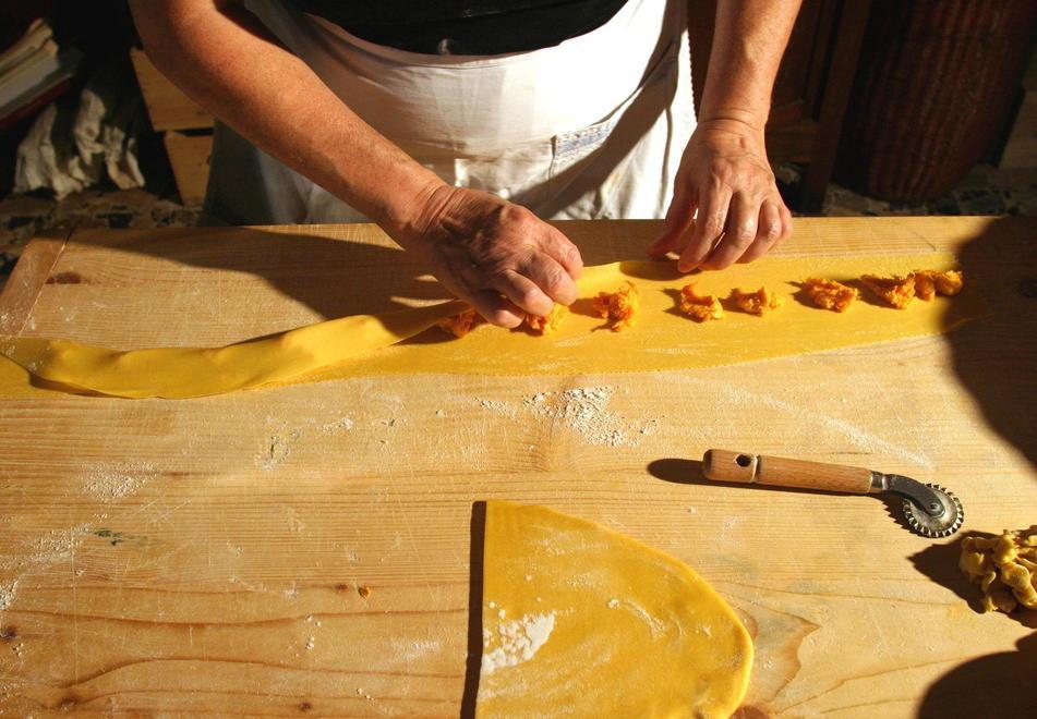 La notte di San Giovanni fra tortellate e antichi riti 