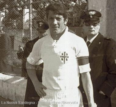 Una foto di Ugo Misani capitano dellOlbia negli Anni Sessanta 