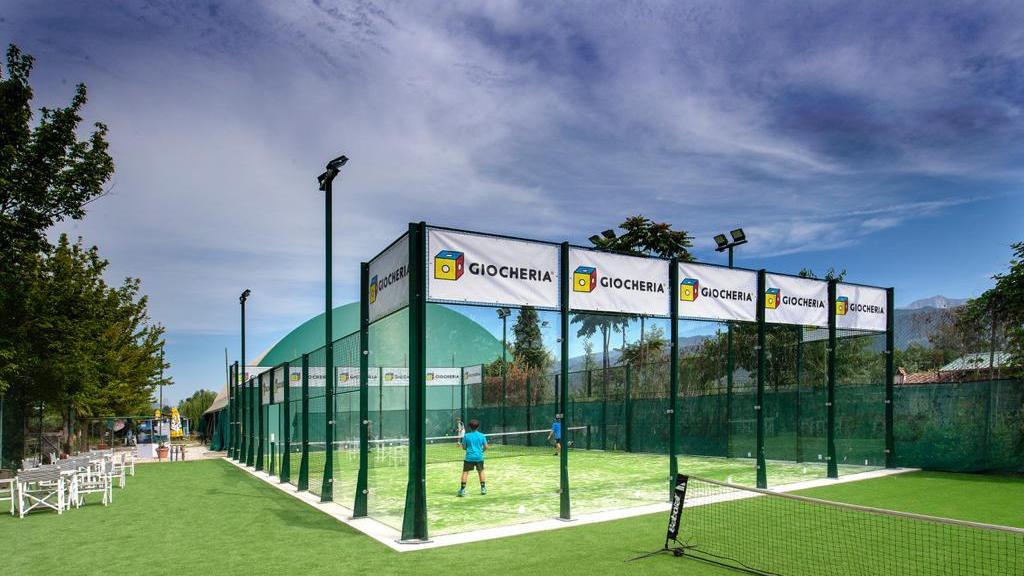 Il presidente del Genoa Preziosi inaugura il campo da padel