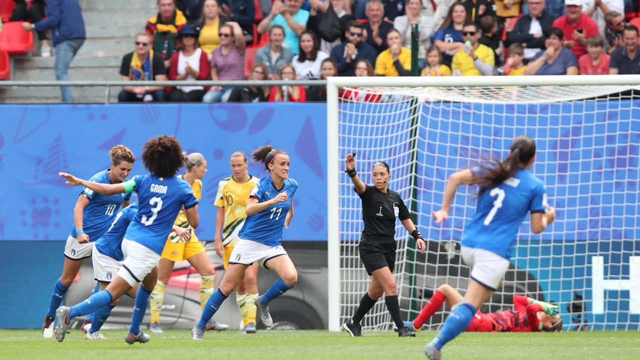 Azzurre ai Mondiali, «Nemmeno un bar fa vedere la partita sul suo schermo»
