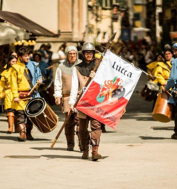 “Palio dei Balistarii” e il drappo del maestro Roberto Pasquinelli 