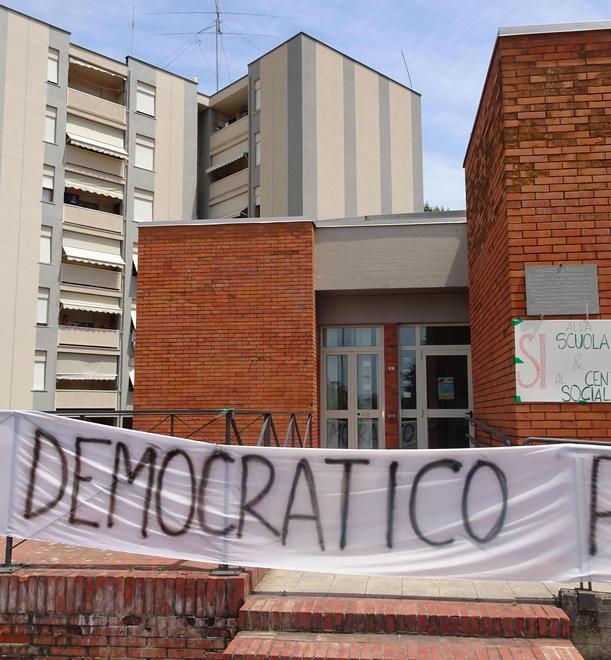 Il Comune cambia le serrature al Centro sociale conteso 